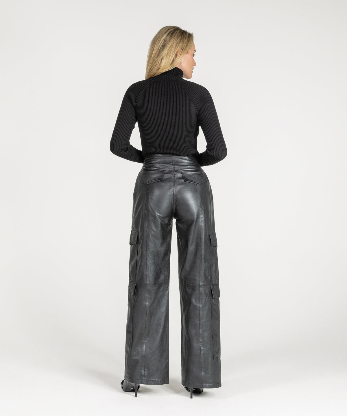 Pem | Black