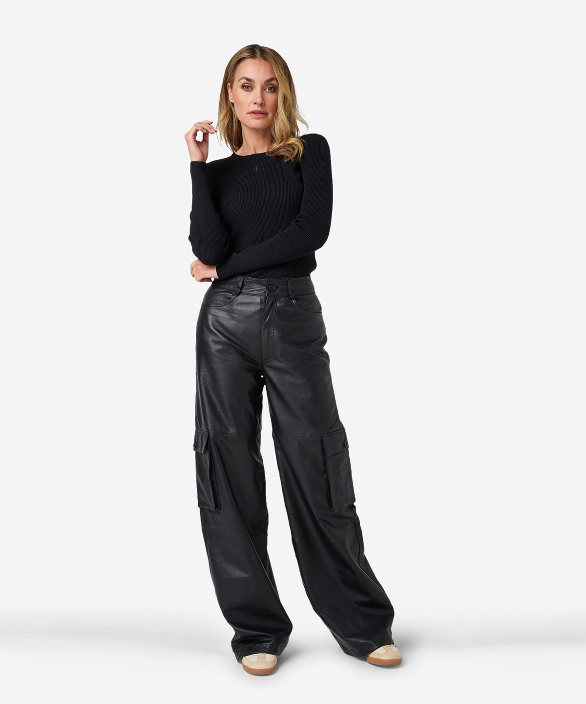 Phoeby | Black